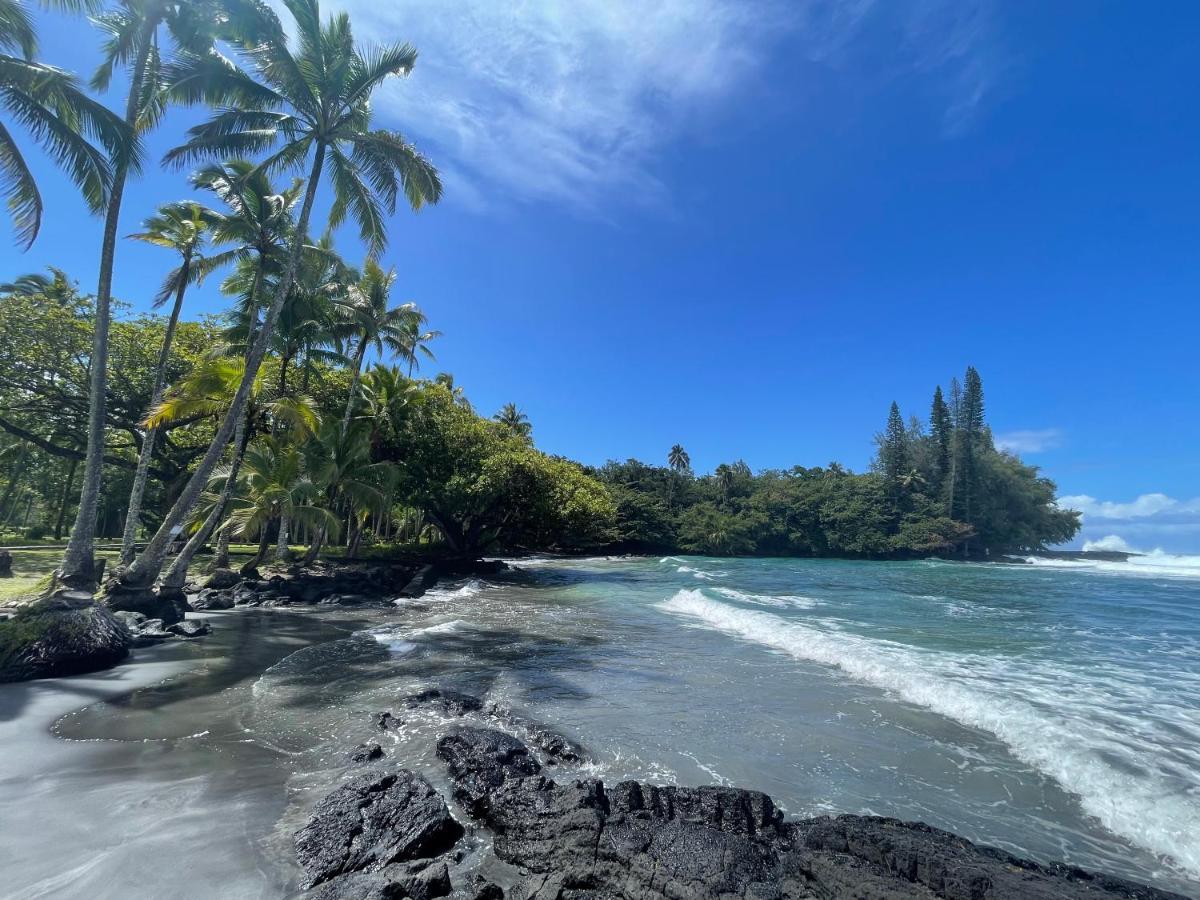 Hale O Malu At Kaloli Point